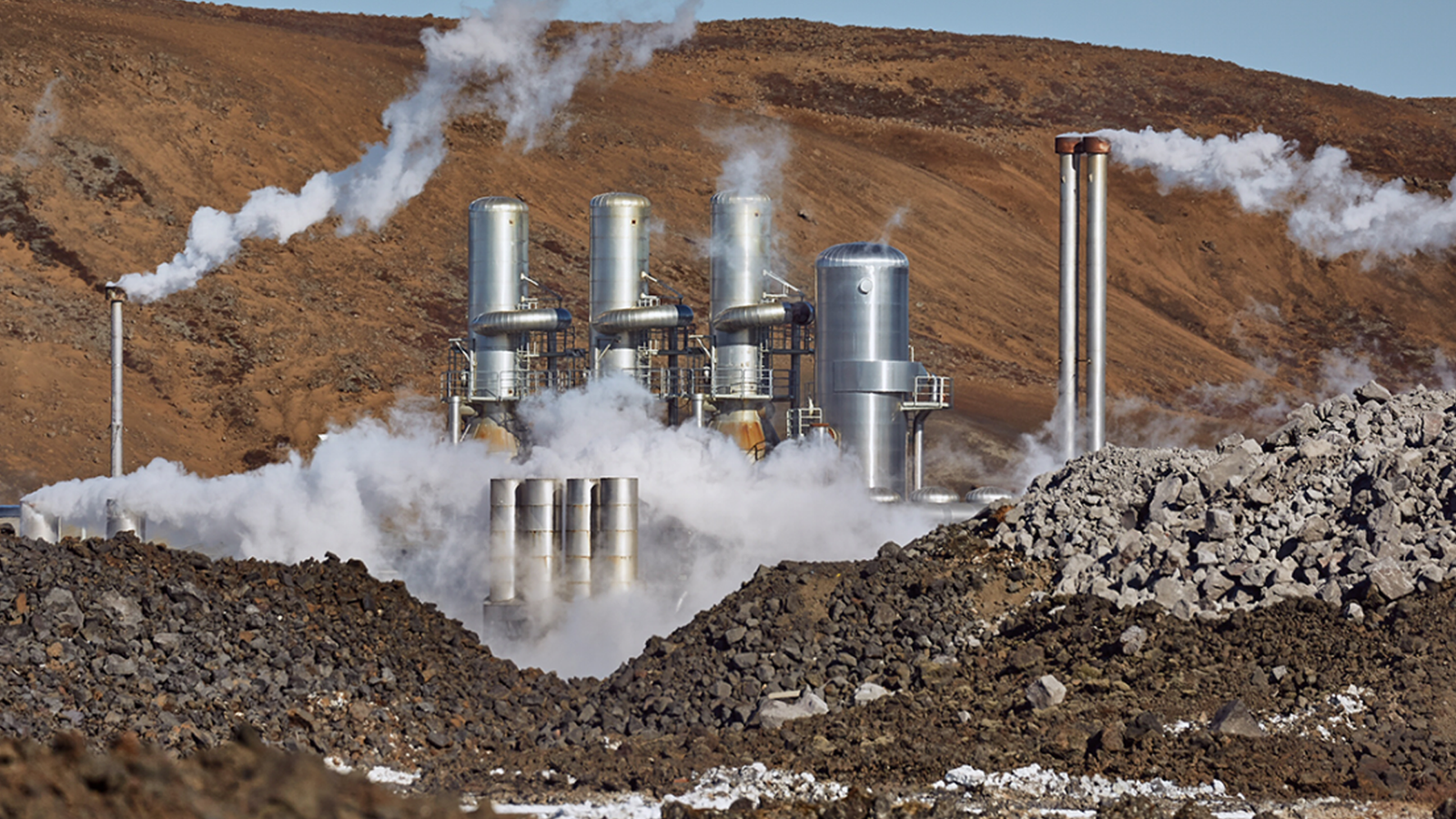Geothermal Energy in Saudi Arabia: Central vs Western Hydrothermal Systems
